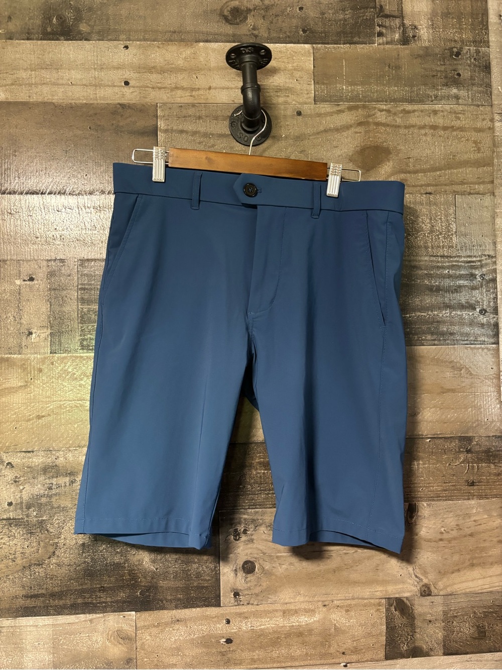 Greyson Men's Slate Blue Flat-Front Performance Shorts 32x10”inseam Like New